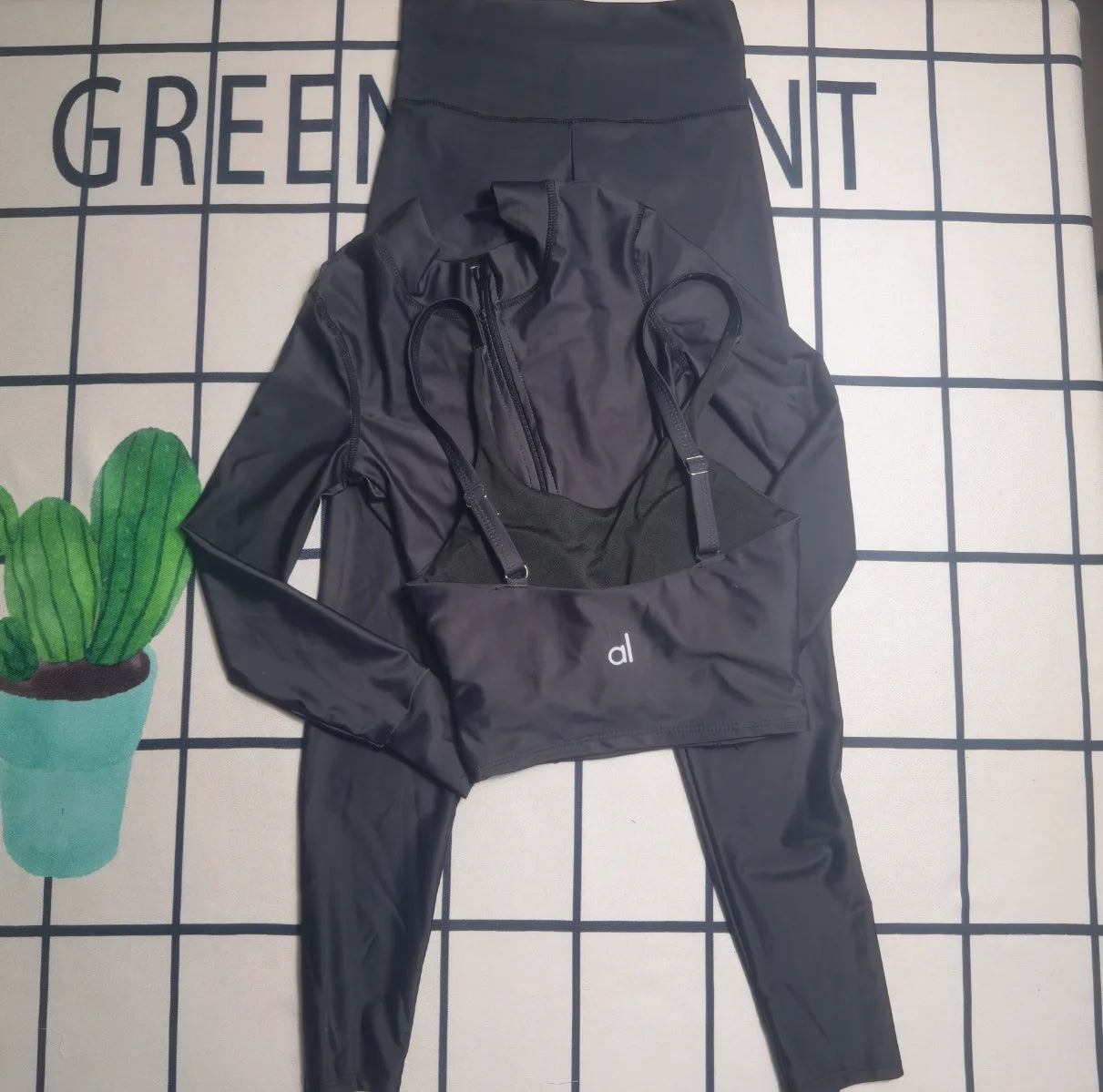 2025 Women's Long Sleeve Yoga workout suit Premium swimsuit, super stretch yoga leggings Exercise fitness three-piece set