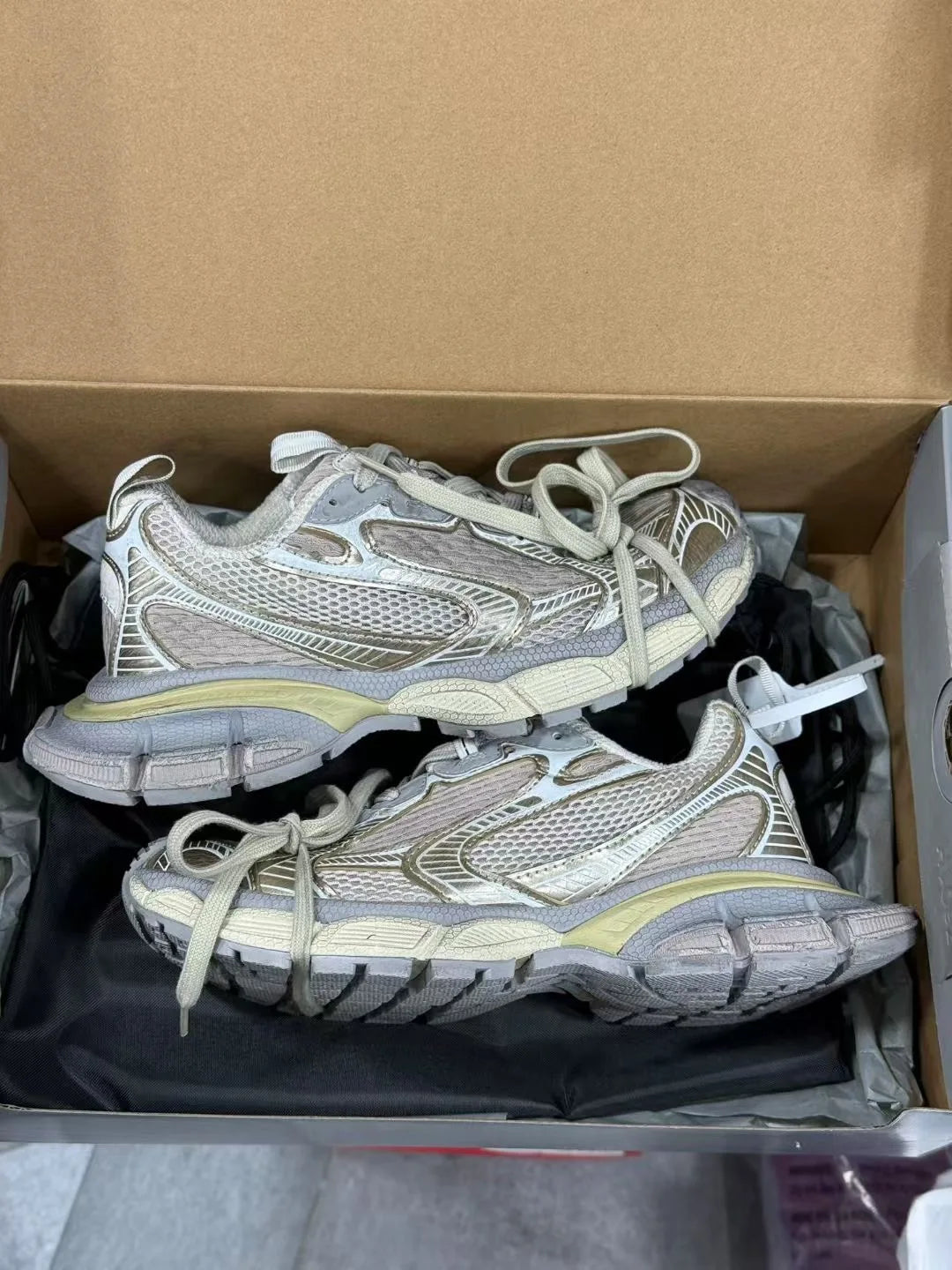 Spring Summer Outdoors Fashion Casual Flat Bottom Shoes Man's Round Toe Sequins Leather Patchwork Lace-Up Low Cut Man Shoes