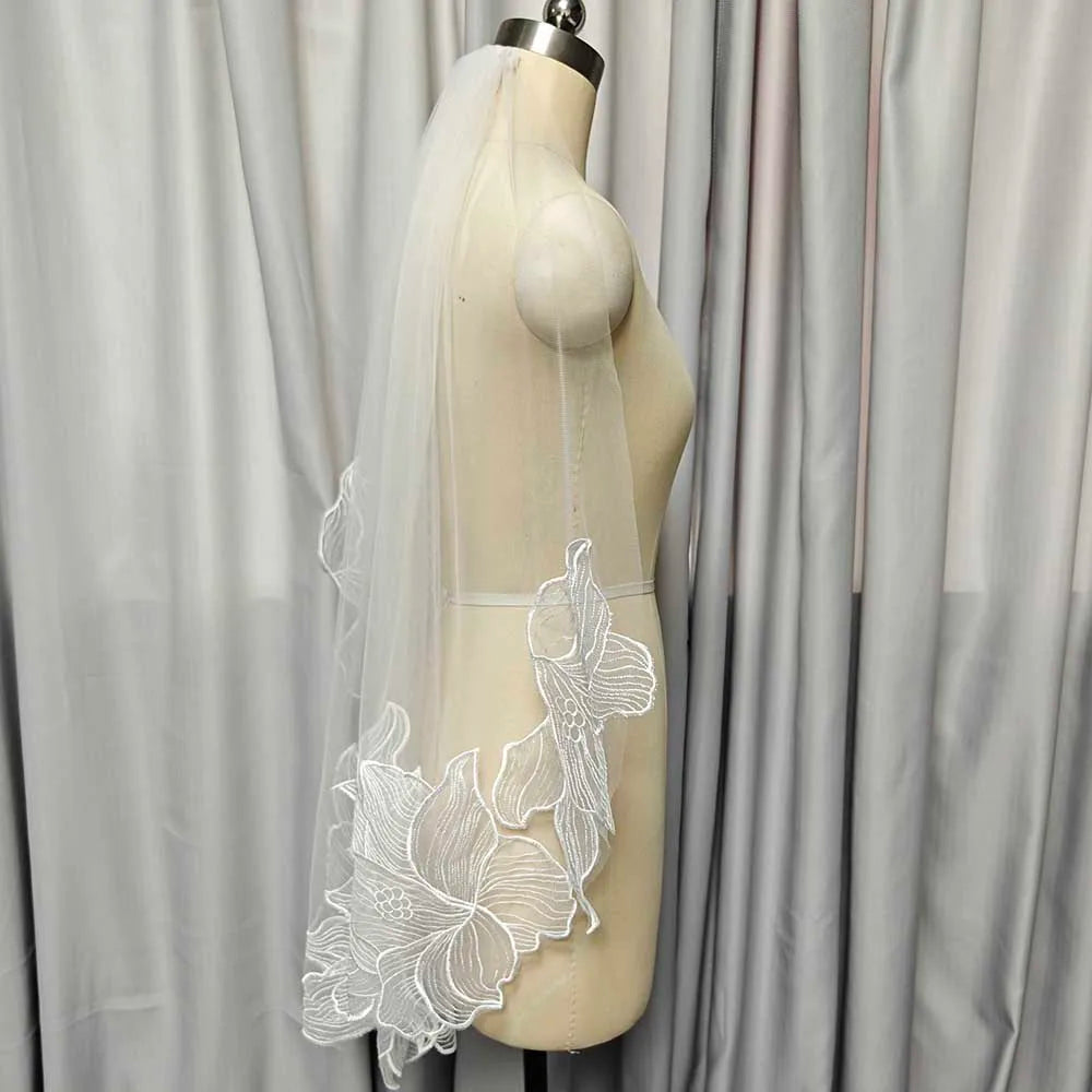 Elegant Short Lace Wedding Veil 1 Meter   with Comb Ivory Veil