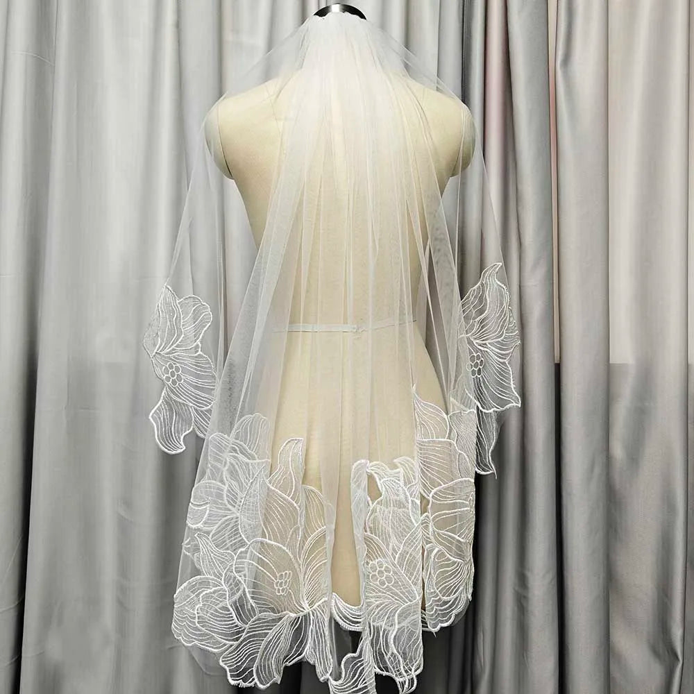 Elegant Short Lace Wedding Veil 1 Meter   with Comb Ivory Veil