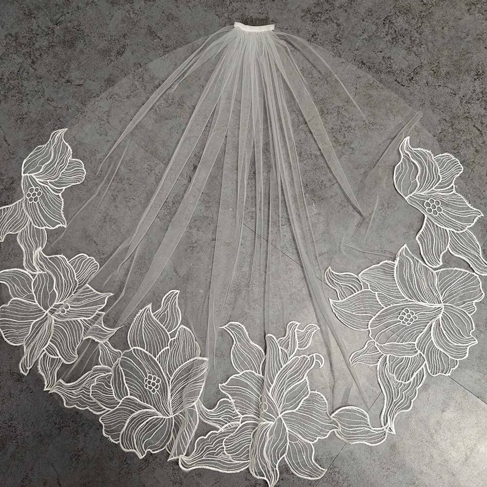 Elegant Short Lace Wedding Veil 1 Meter   with Comb Ivory Veil